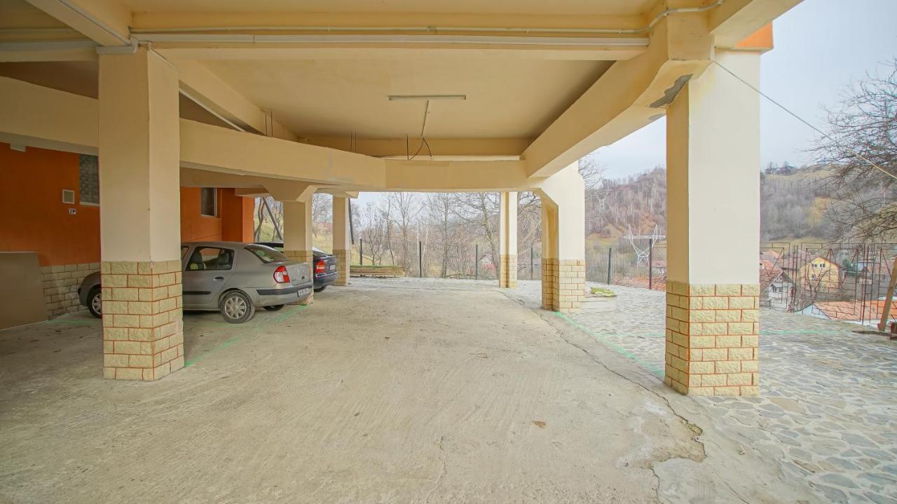 Vila Muntii Bucegi & Spa Bran  Exteriör bild